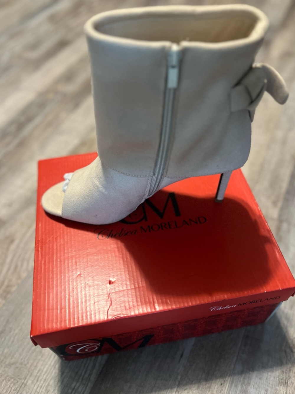 Chelsea Moreland Stylish Sand Color Peep-Toe Ankle Boots Size 9.5